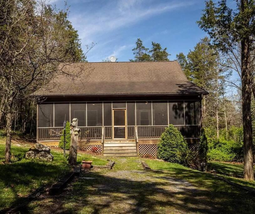 Cozy Cabin W/ Indoor Fireplace & Tranquil Views 卢雷 外观 照片
